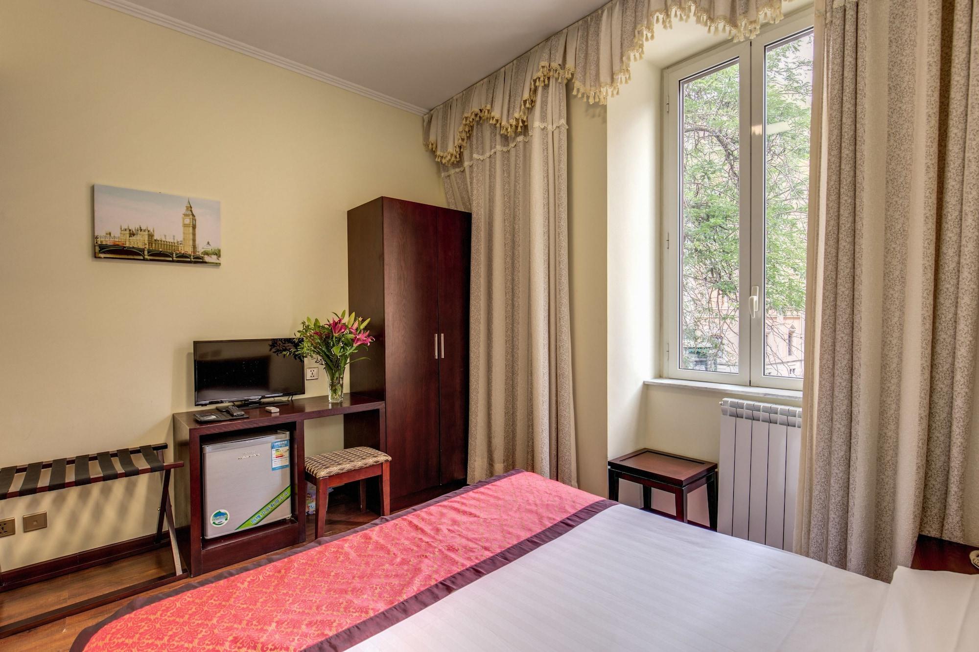Portafortuna Guesthouse - Close To Colosseum Rome Exterior photo