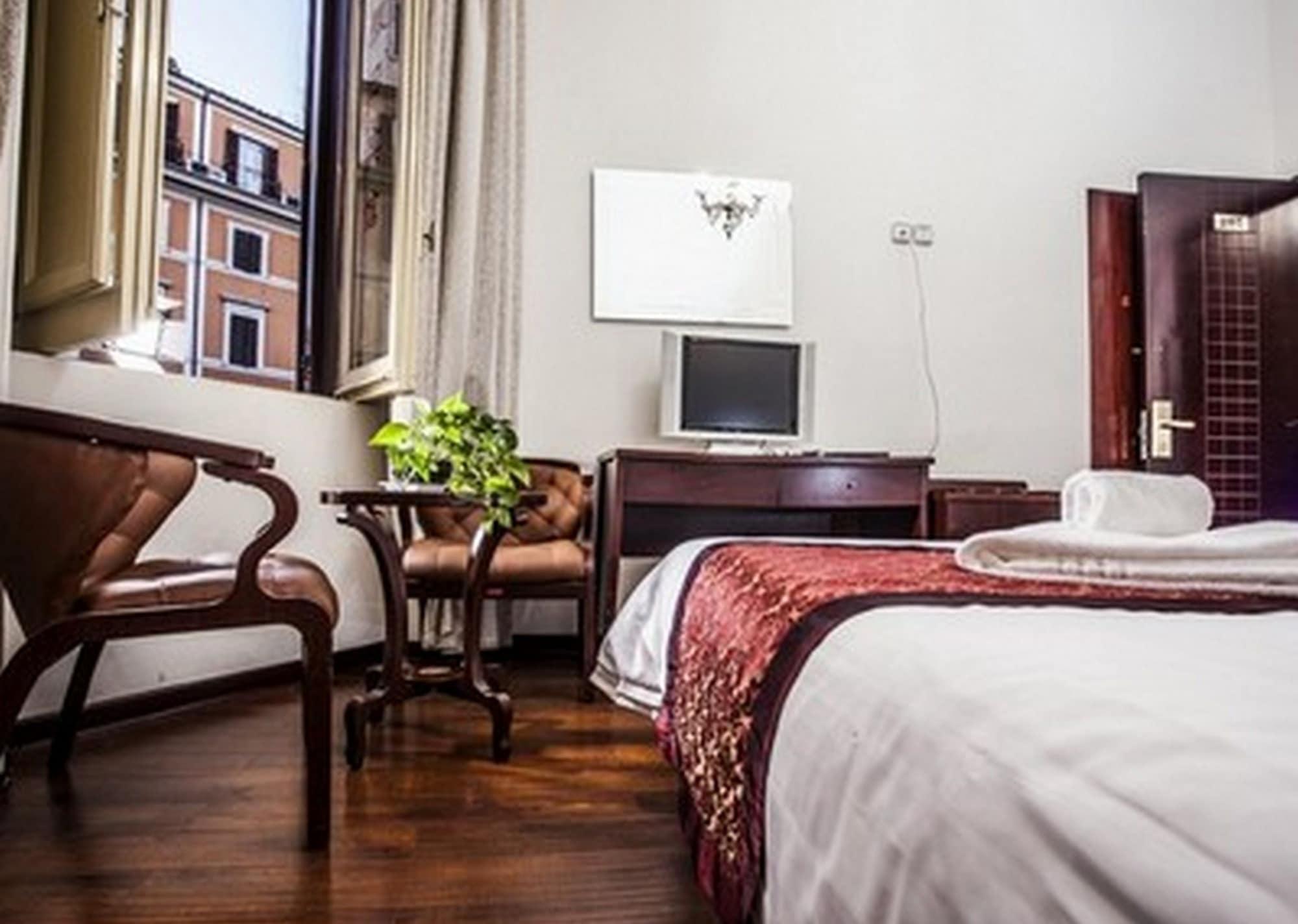 Portafortuna Guesthouse - Close To Colosseum Rome Exterior photo