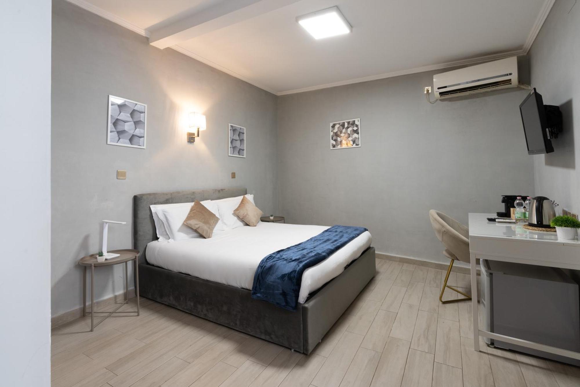 Portafortuna Guesthouse - Close To Colosseum Rome Exterior photo