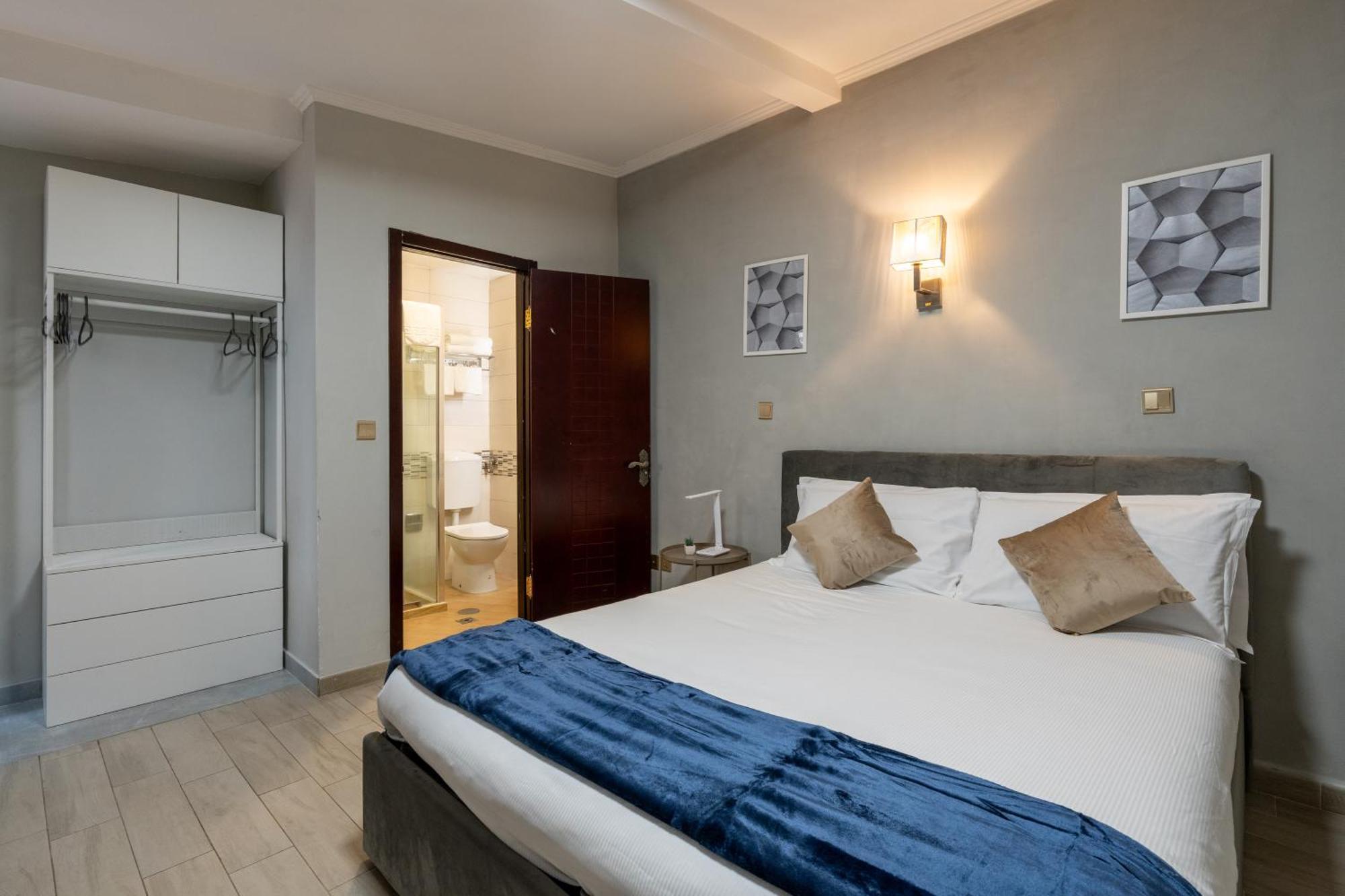 Portafortuna Guesthouse - Close To Colosseum Rome Exterior photo