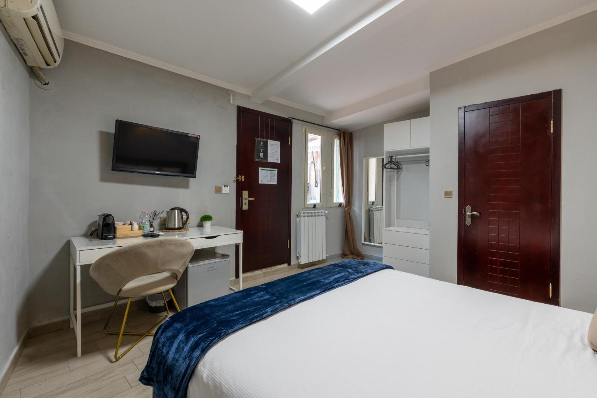 Portafortuna Guesthouse - Close To Colosseum Rome Exterior photo