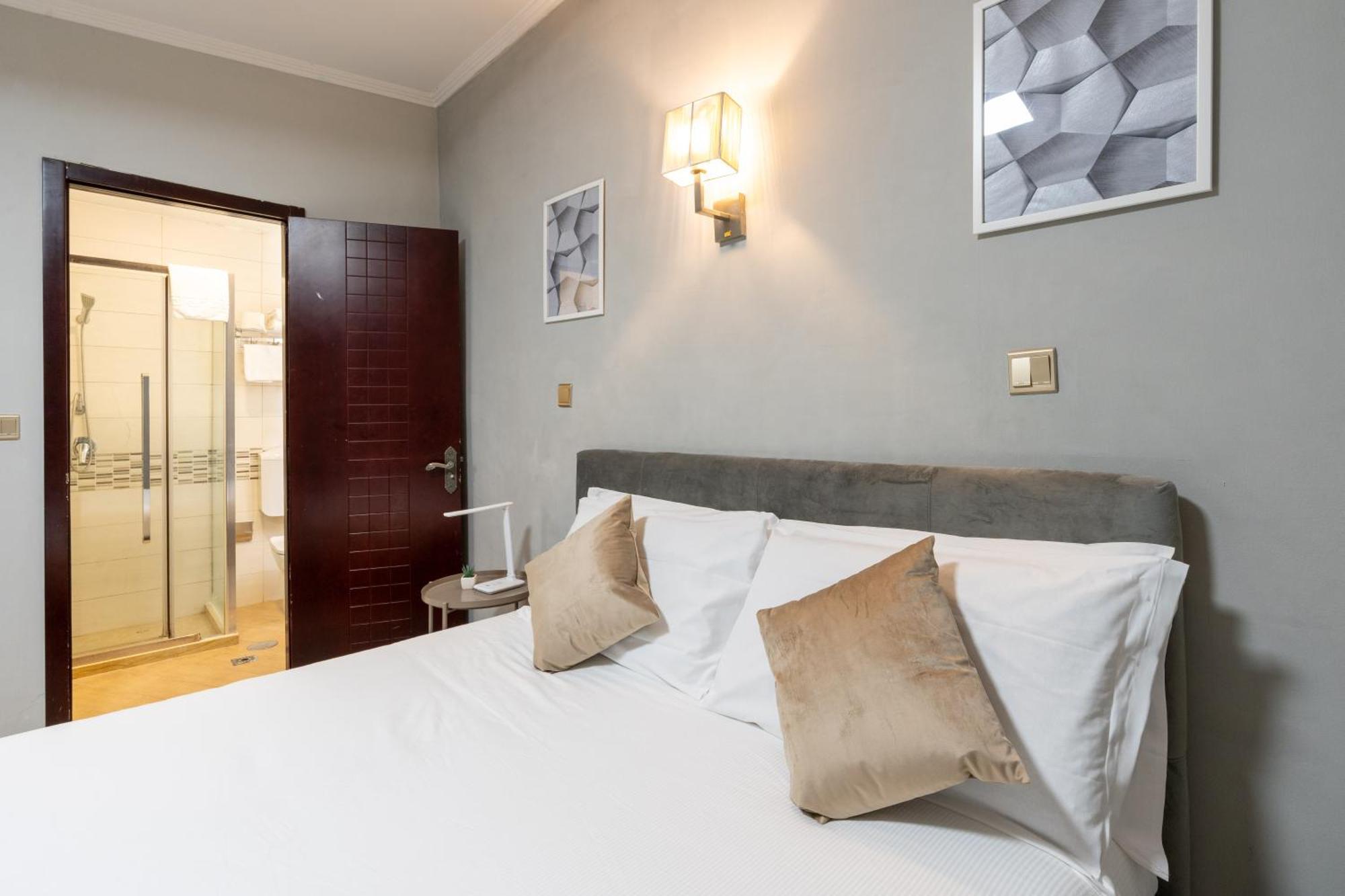 Portafortuna Guesthouse - Close To Colosseum Rome Exterior photo