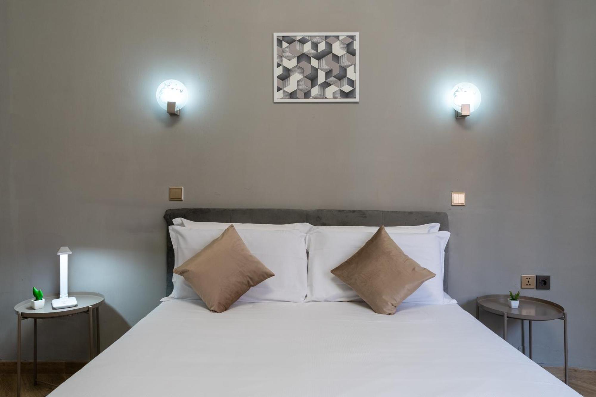 Portafortuna Guesthouse - Close To Colosseum Rome Exterior photo