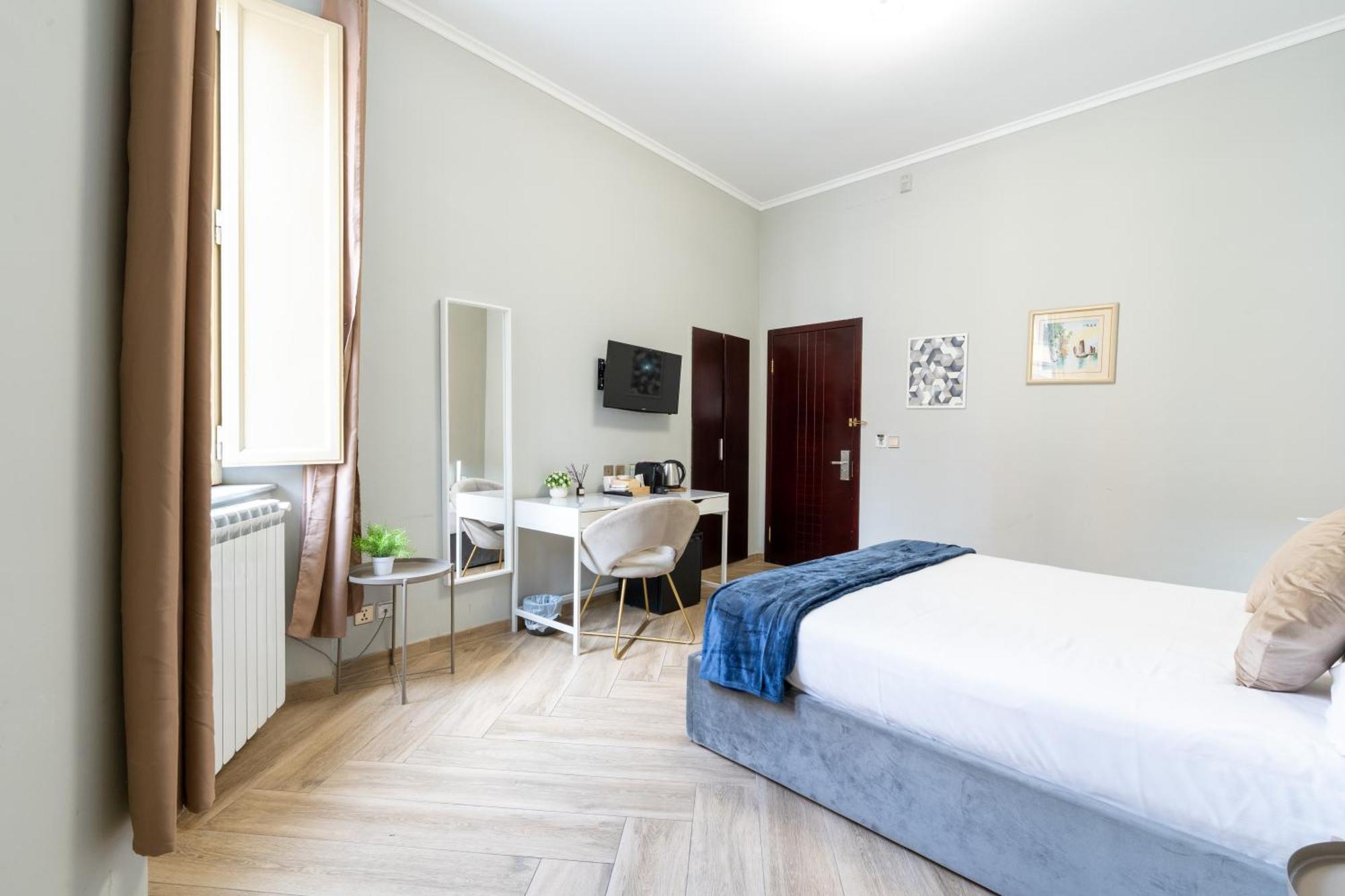 Portafortuna Guesthouse - Close To Colosseum Rome Exterior photo