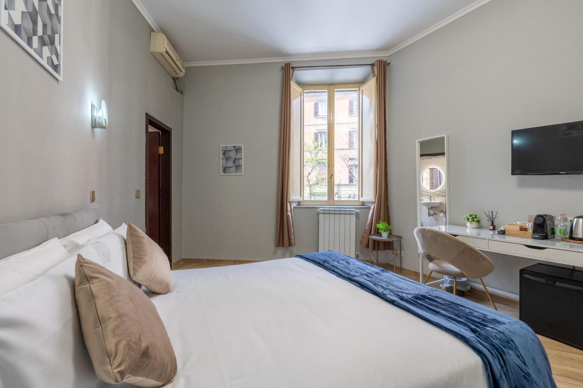 Portafortuna Guesthouse - Close To Colosseum Rome Exterior photo