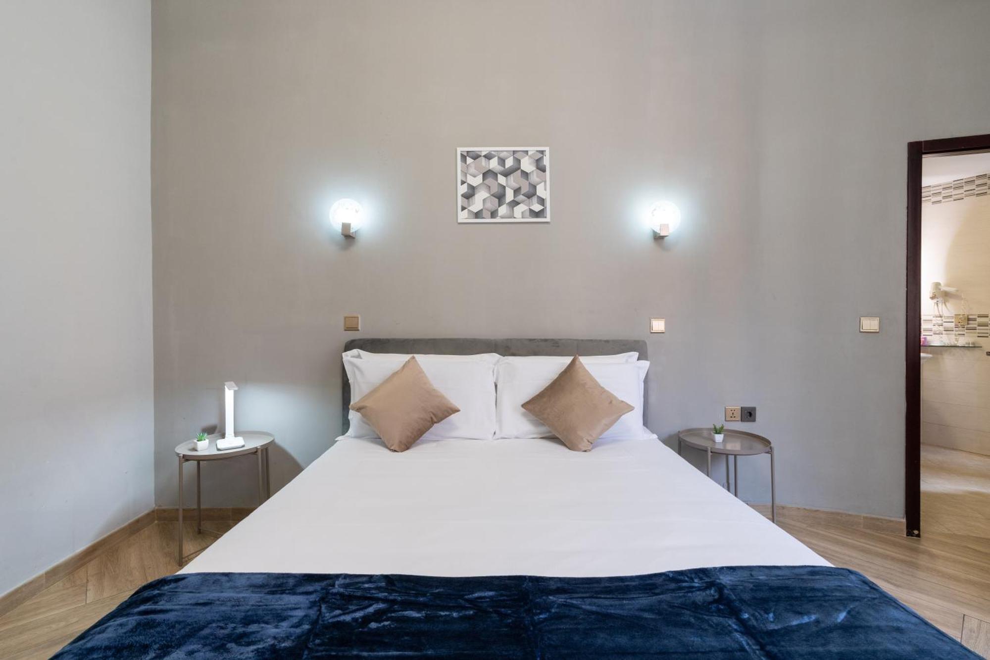 Portafortuna Guesthouse - Close To Colosseum Rome Exterior photo