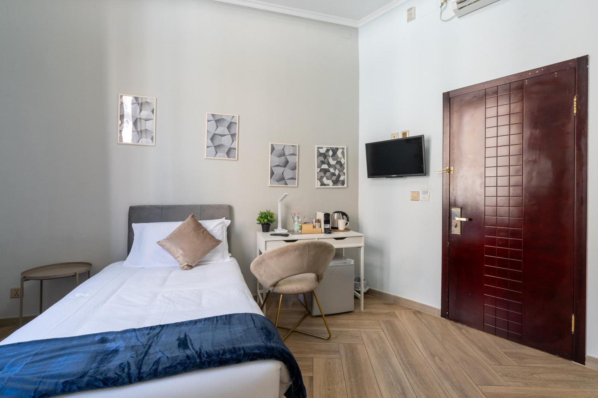 Portafortuna Guesthouse - Close To Colosseum Rome Exterior photo