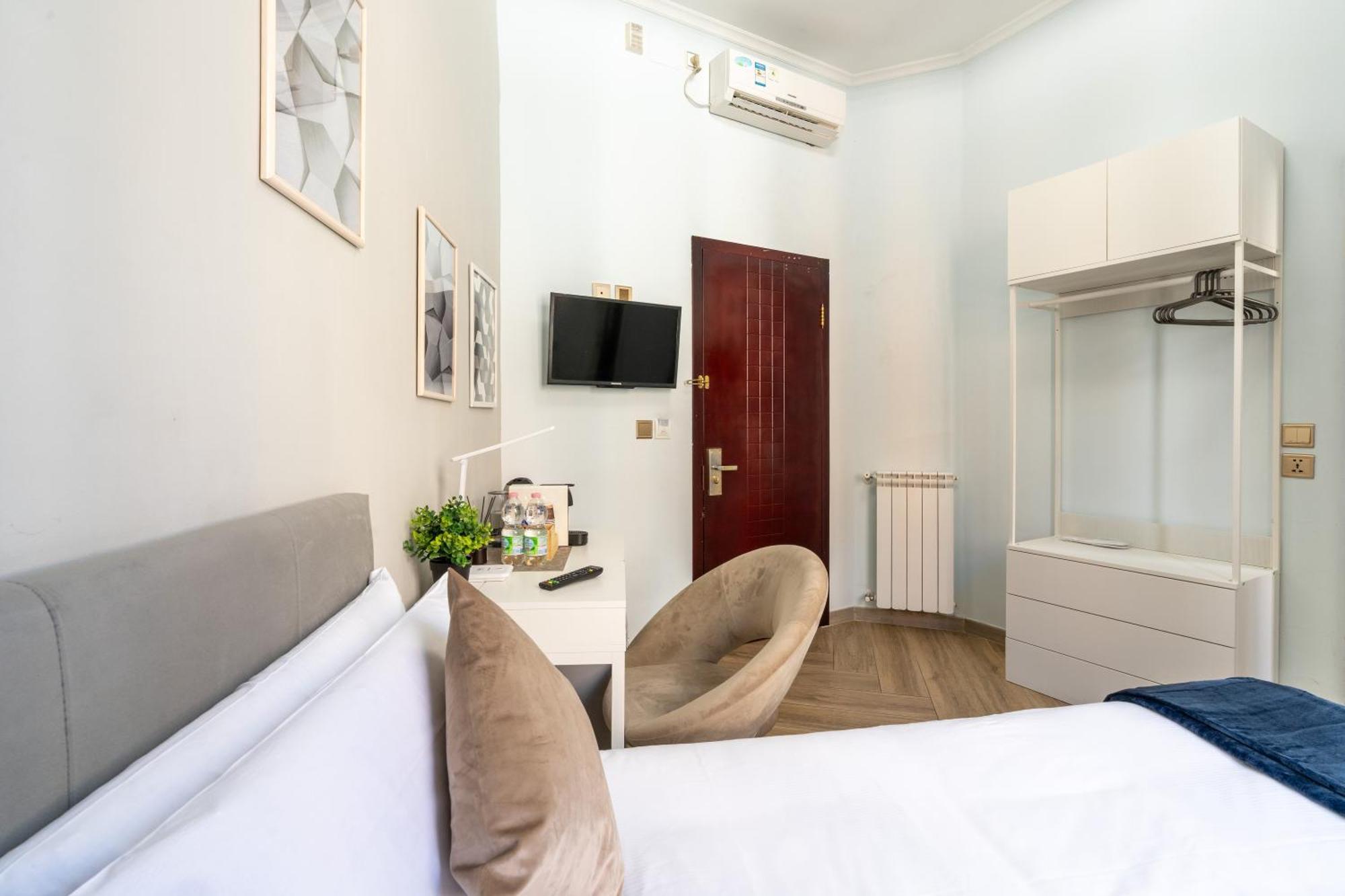 Portafortuna Guesthouse - Close To Colosseum Rome Exterior photo