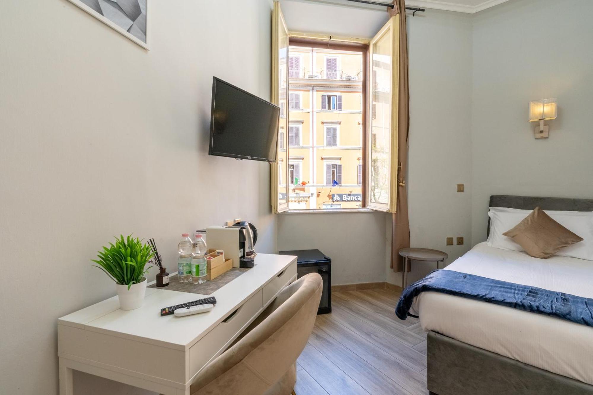 Portafortuna Guesthouse - Close To Colosseum Rome Exterior photo