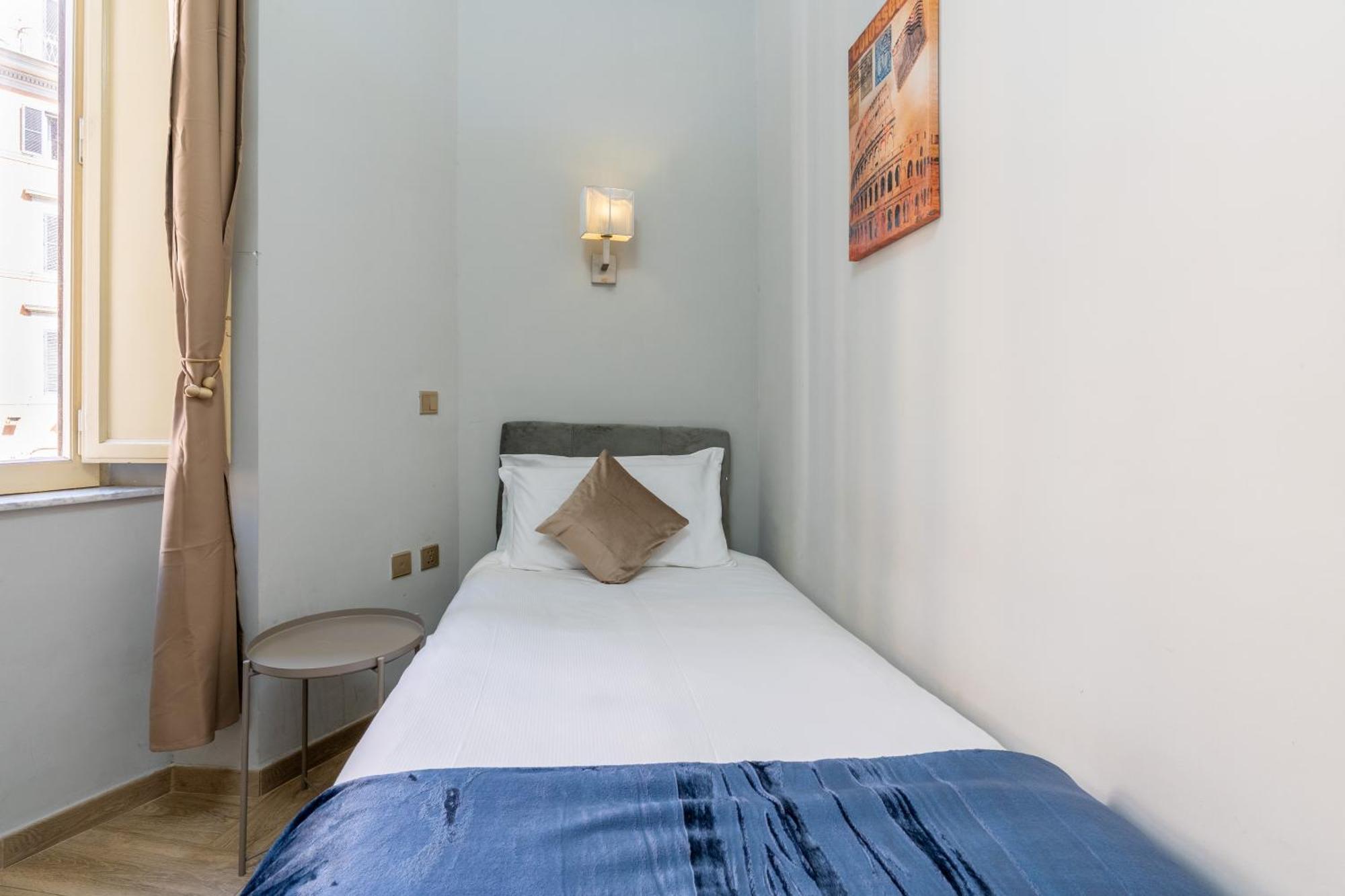 Portafortuna Guesthouse - Close To Colosseum Rome Exterior photo