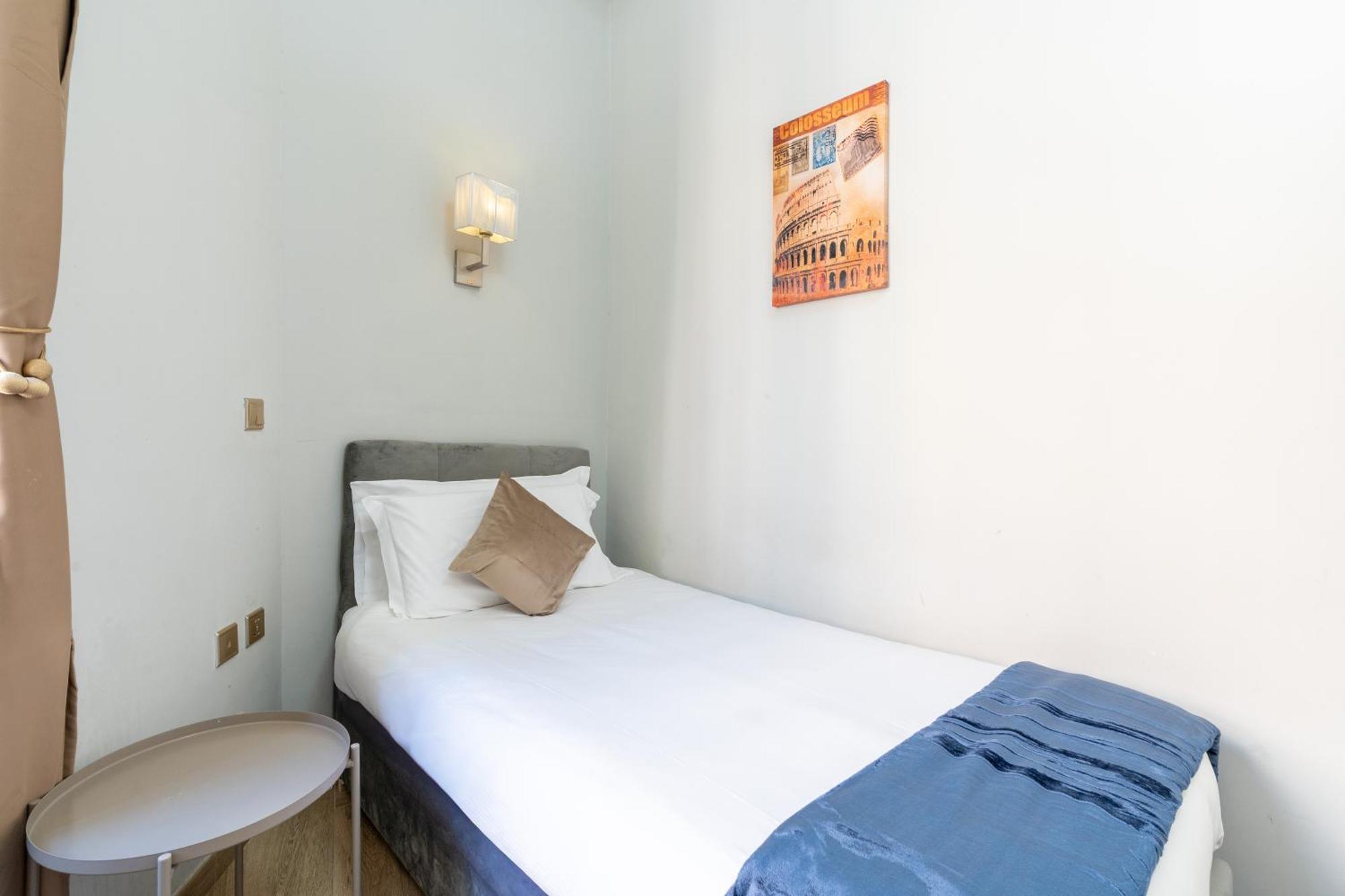 Portafortuna Guesthouse - Close To Colosseum Rome Exterior photo