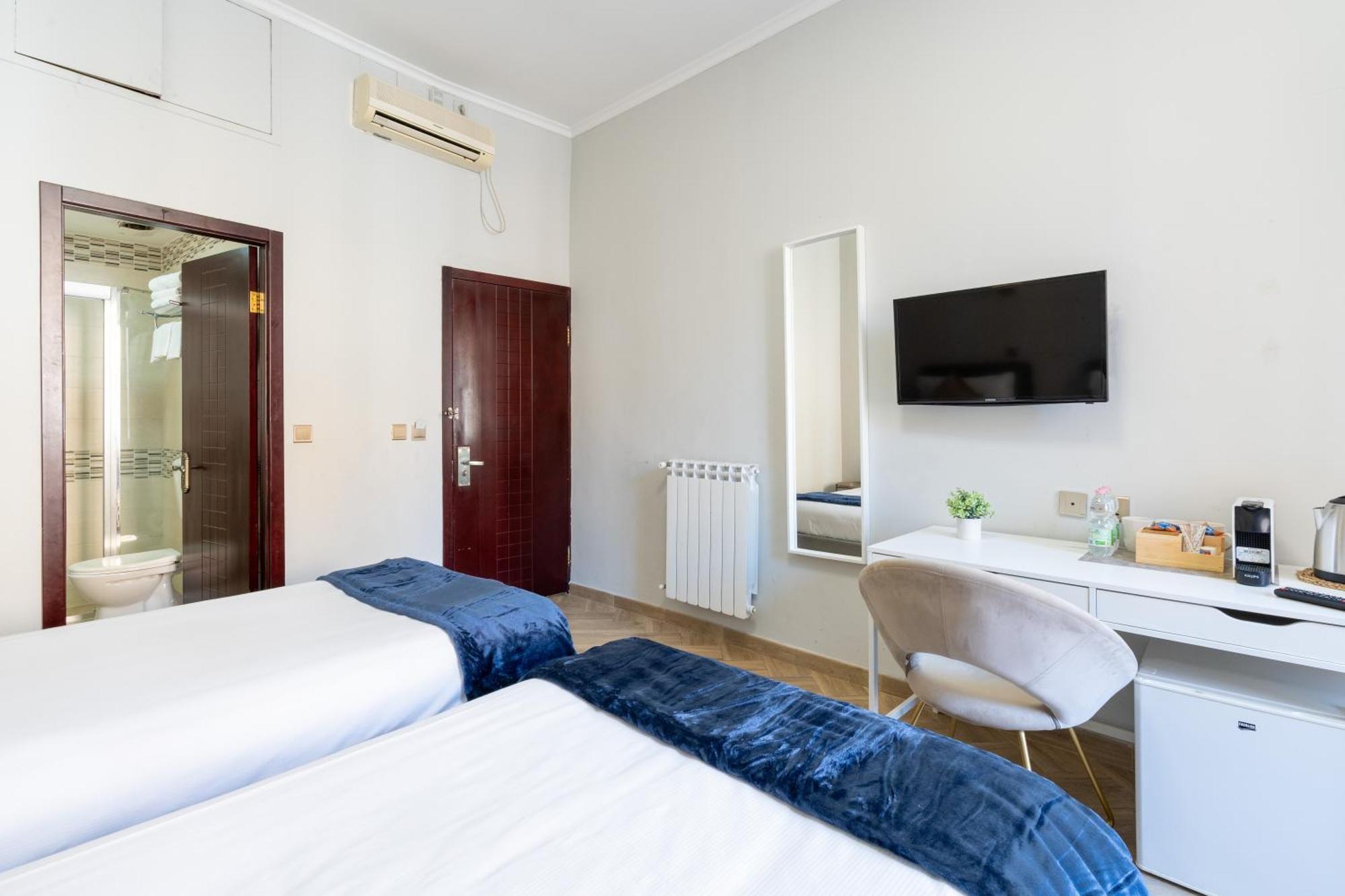 Portafortuna Guesthouse - Close To Colosseum Rome Exterior photo