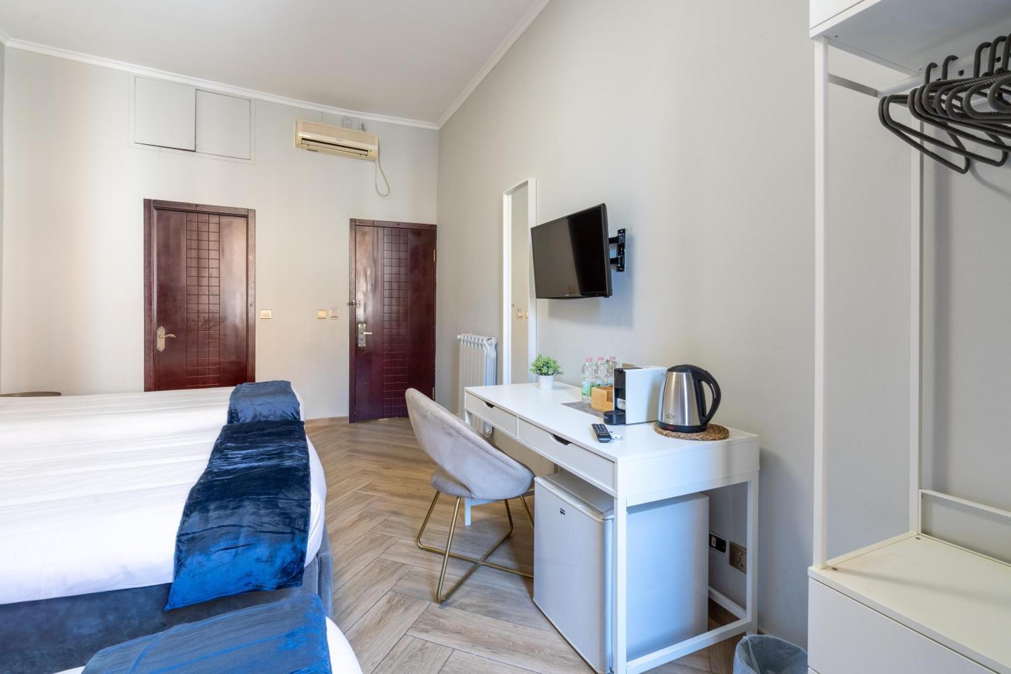 Portafortuna Guesthouse - Close To Colosseum Rome Exterior photo